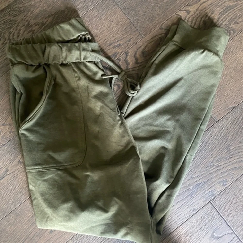 ROSKIKI Drawstring Elastic Waist Sports Lounge Pants with Pockets Green Size L